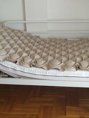 Νοσοκομειακό κρεβάτι μεταχειρισμένο με στρώμα και αερόστρομα