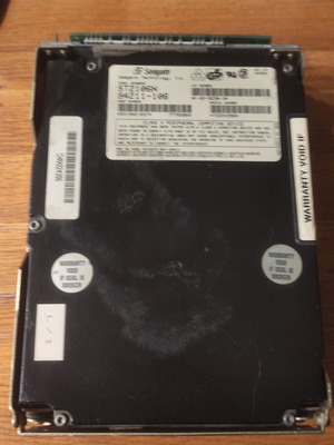 Seagate ST2106N SCSI 5 1/4" HDD 94MB μεταχειρισμένο, ρετρό vintage