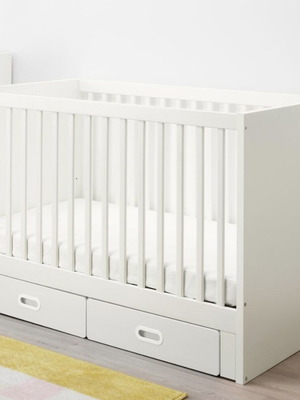 Ikea παιδική κούνια Stuva σαν καινούργιο, με δύο λευκά συρτάρια, 70x140