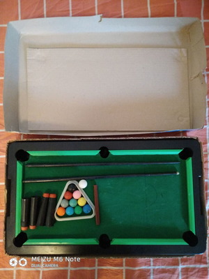 Pooltable Likenty No.688 missing one cue stick
