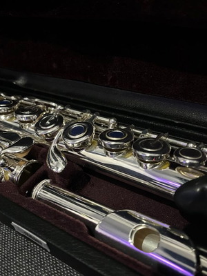 Yamaha YFL-372H flute like new with accessories