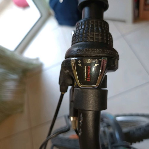 Mountain bike like new, 20 inch, V-Brakes, suspension