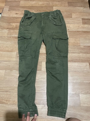 Alpha Industries Mens Cargo Pants like new, size S 36 8, green