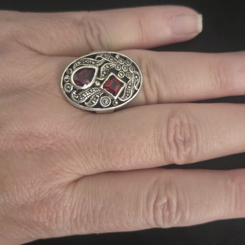 Vintage silver ring 925 with garnet and marcasite, like new