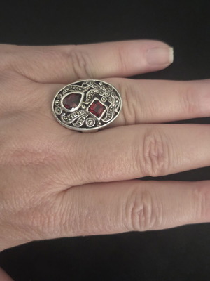 Vintage silver ring 925 with garnet and marcasite, like new
