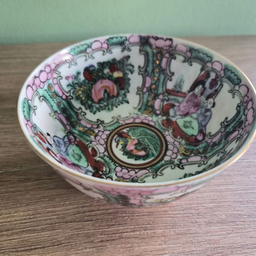 Vintage Chinese decorative bowl like new, hand-painted