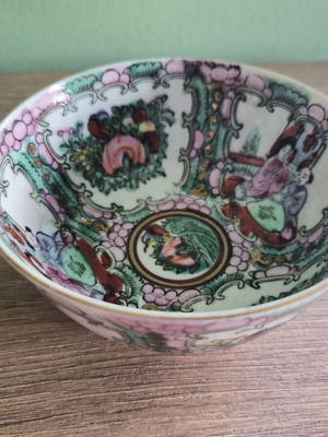 Vintage Chinese decorative bowl like new, hand-painted