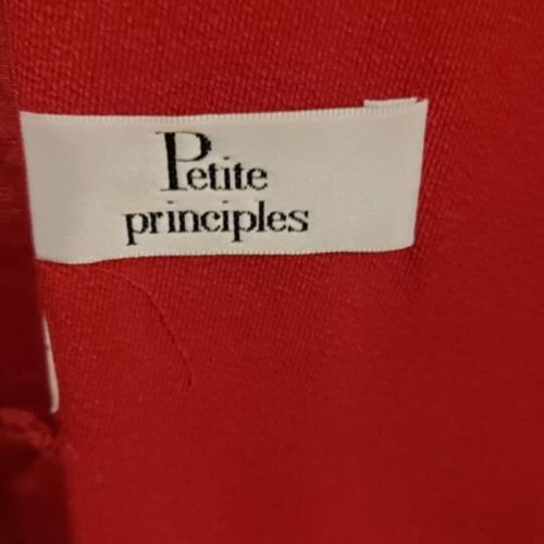 Red suit No Medium with white shirt Petit Principles like new
