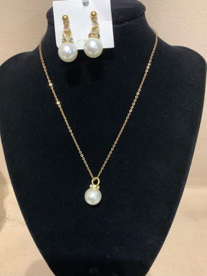 Handmade jewelry set in steel with white pearl and zircon