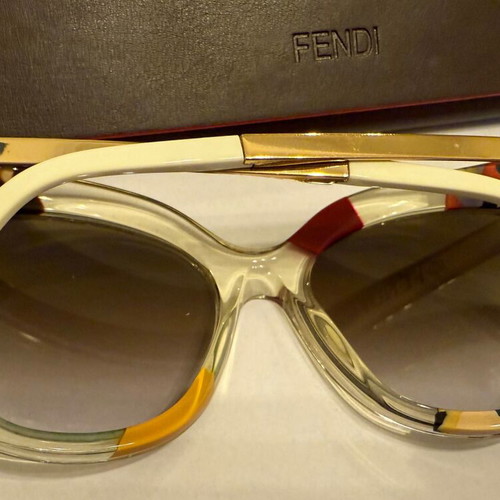 Fendi sunglasses like new, multicolor