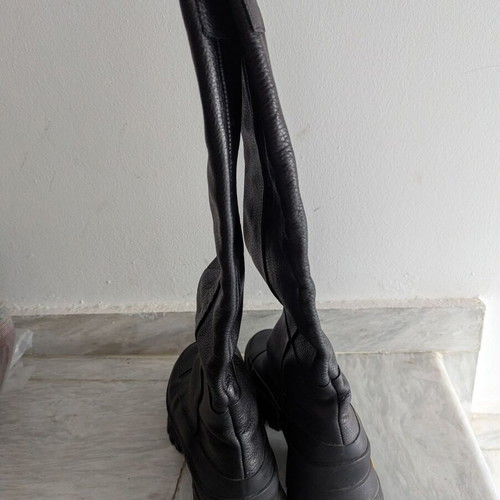 Zara leather boots with Vibram soles like new, size 38