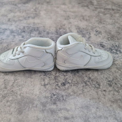 Nike baby shoes white 19.5 like new