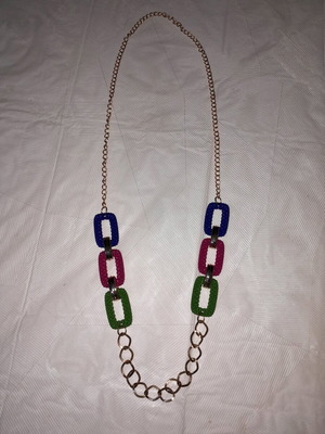 Accessory necklace and belt new in excellent condition
