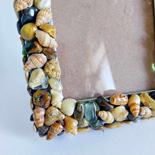 Photo frame like new, hand decorated with sea shells and stones