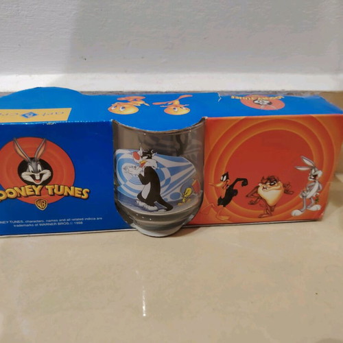 Looney Toons cup set 1998, new, missing 1 of 3