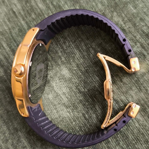 Loisir wristwatch like new, gold and black with crystals and silicone strap
