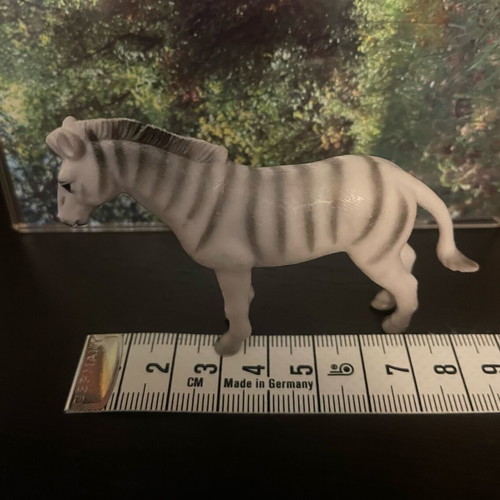 Zebra miniature like new, height 5.5cm