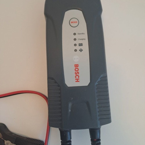 Bosch C1 12V Car Battery Charger like new