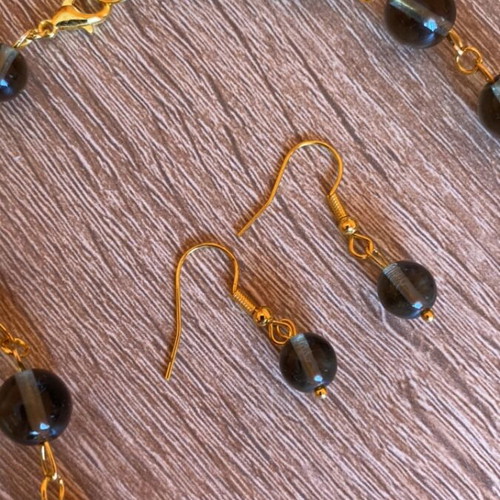 Jewelry set handmade black and red with gold metal elements
