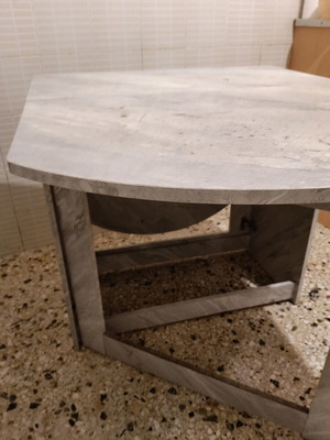 Extendable wooden table used, adjustable size