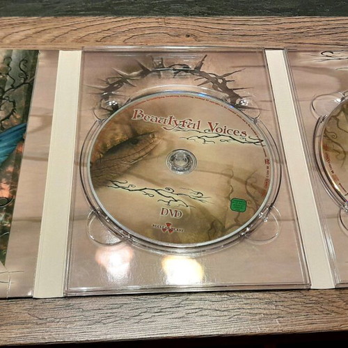 Beautiful Voices DVD used, Metal