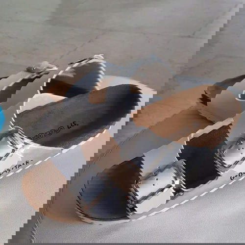 Νέα γυναικεία πέδιλα Nak λευκά με ρυθμιζόμενο λουράκι, μέγεθος 37