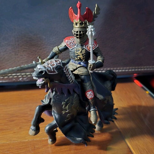 Figures horses and knights like new, decorative plastic
