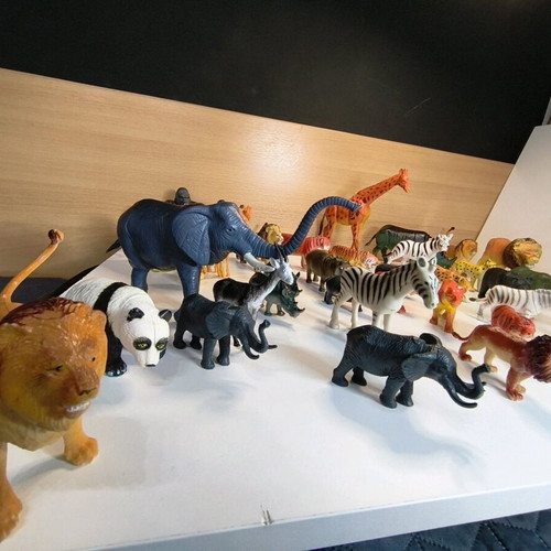 Educational jungle and savanna animals like new, over 40 pieces