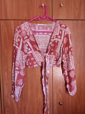 Crop top mindyourstyle καινούργιο με μανίκια 3/4 και δέσιμο