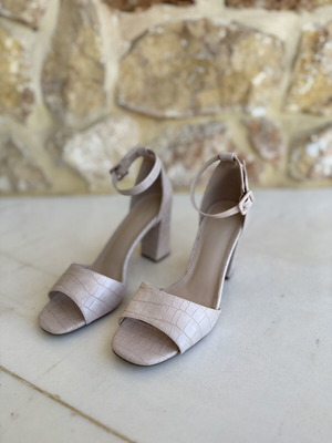 Beige Croco sandals size 40 with 8cm block heels like new