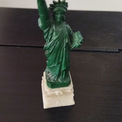 Statue of Liberty collectible figurine 10cm, like new, Colbar resin