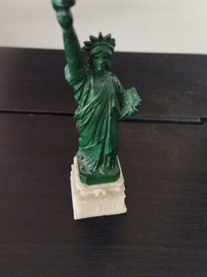 Statue of Liberty collectible figurine 10cm, like new, Colbar resin