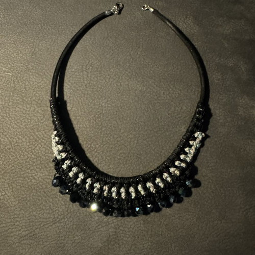 Necklace with thread and beads, black and grey