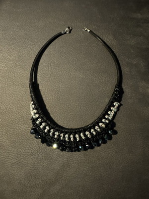 Necklace with thread and beads, black and grey