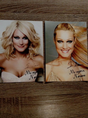Artist autographs used, assorted pack