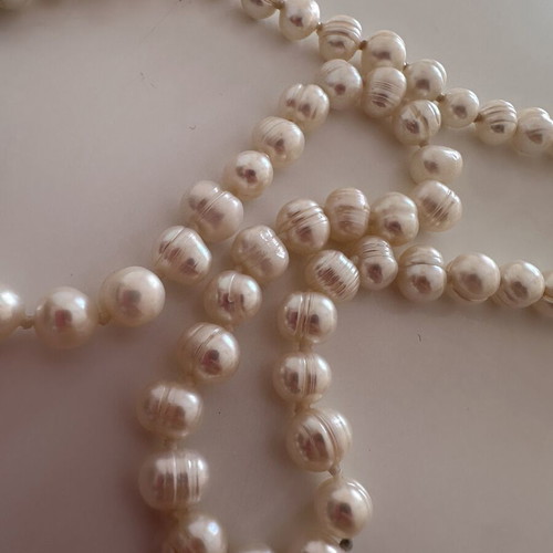 Vintage pearl necklace with natural freshwater pearls, like new