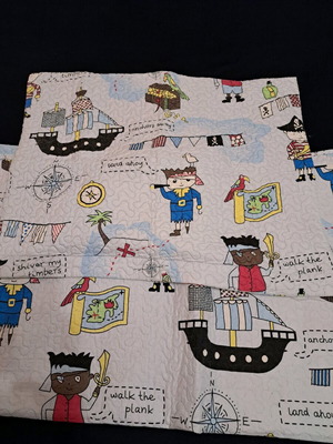 Children's quilt with pillowcase like new