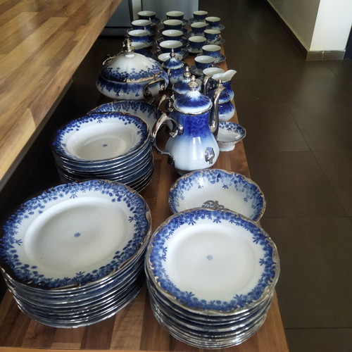 Vintage Apulum Porcelain Dining Set 87 pcs and Oneida Cutlery 69 pcs like new