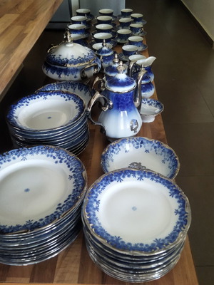 Vintage Apulum Porcelain Dining Set 87 pcs and Oneida Cutlery 69 pcs like new