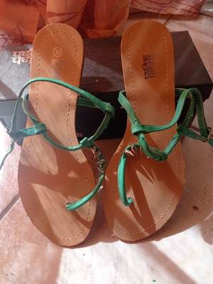 Fullah Sugah sandals new, size 38, green