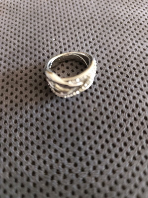 Silver ring like new, does not tarnish 2.1