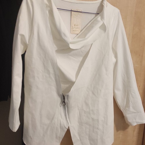 Asymmetric blouse like new, white