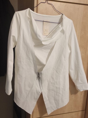 Asymmetric blouse like new, white