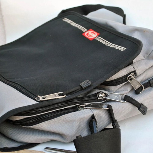 Quiksilver Messenger Bag used, grey and black shoulder laptop bag Y2K