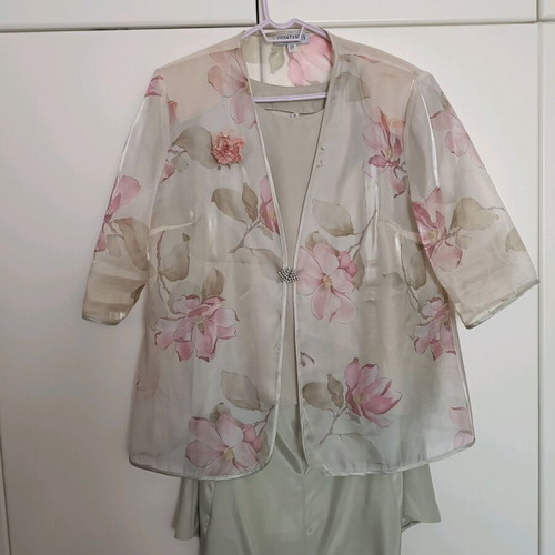 Formal three-piece suit like new, comfortable large size