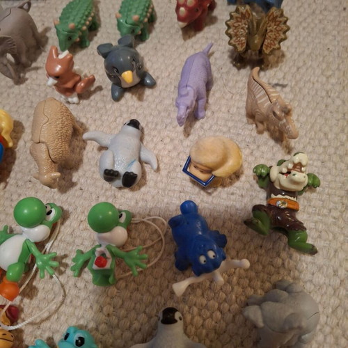 Kinder toy figures