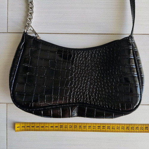 Black shoulder bag with chain like new