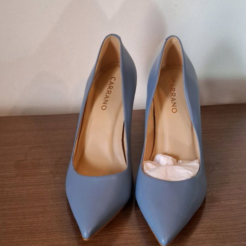Carrano pumps like new, size 37, turquoise