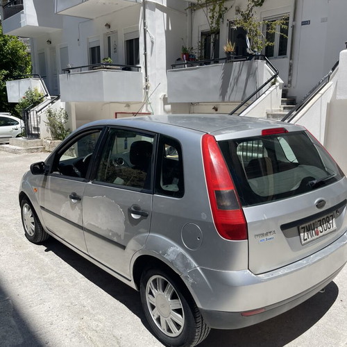 Ford Fiesta 2002 used, 202000 km, petrol, manual sedan, silver