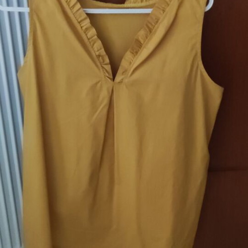 Sleeveless women's top like new, mustard color, size M